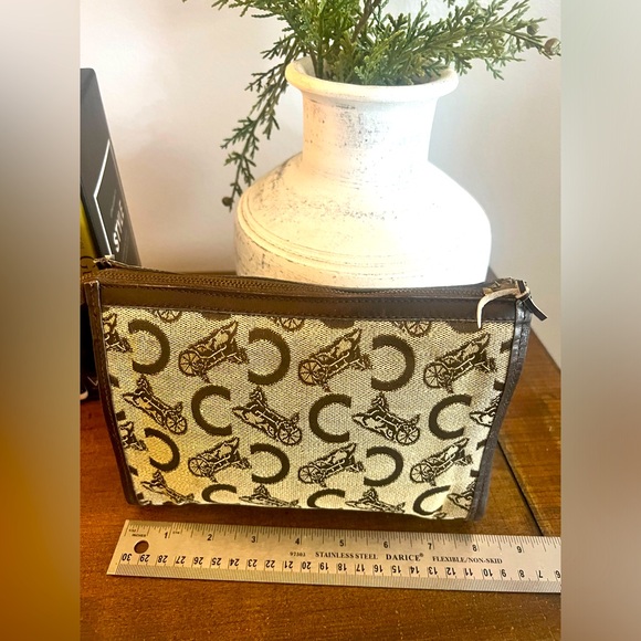 Celine Horse Carriage Vintage Clutch (with COA) - Picture 9 of 12